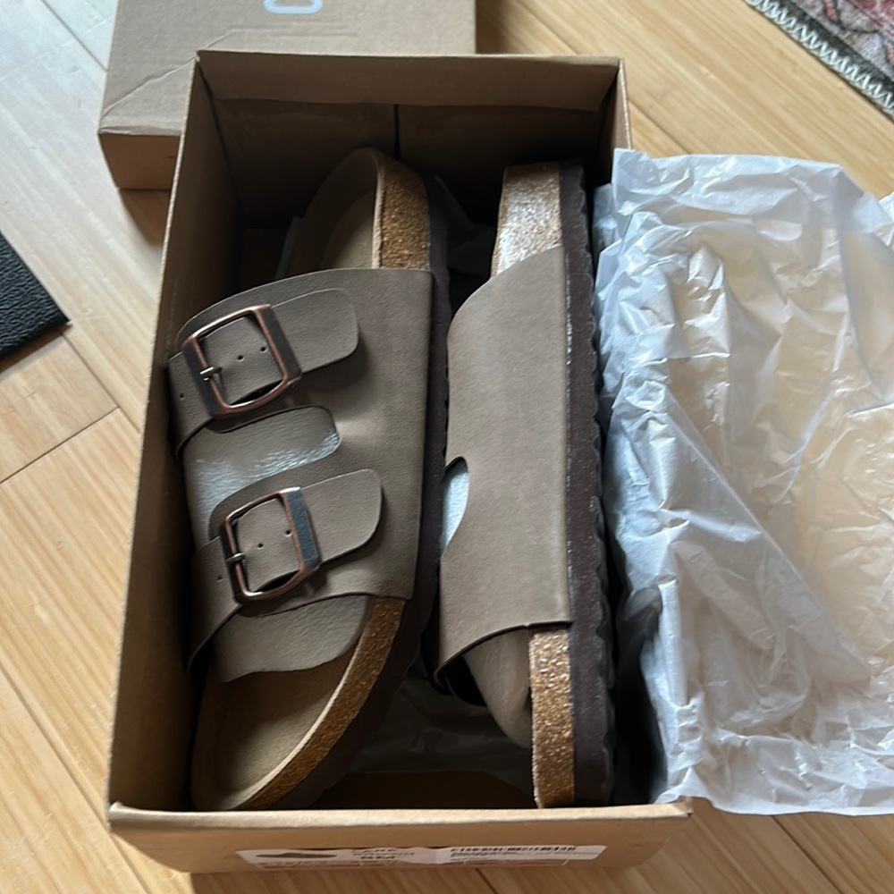 NWT Cushionaire Lane slide Sandals - Brown